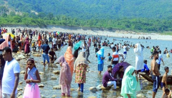 সিলেটের কোম্পানীগঞ্জ ভোলাগঞ্জে সাদাপাথর