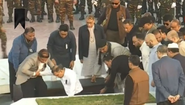 জানাজা শেষে স্বামীর কবরের পাশে চিরনিদ্রায় শায়িত বেগম খালেদা জিয়া