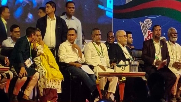 হবিগঞ্জের জনসভায় উপস্থিত তারেক রহমান