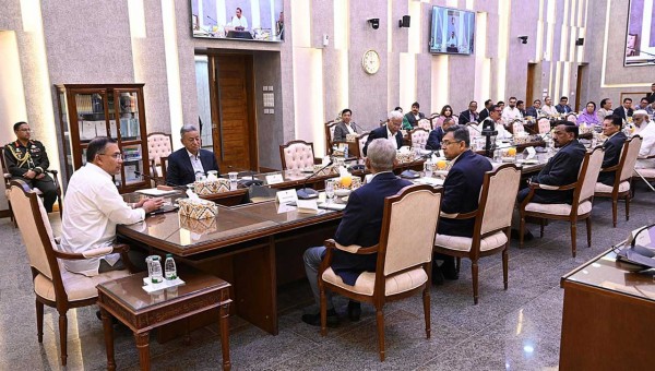 প্রথম মন্ত্রিসভা বৈঠকে ১৮০ দিনের পরিকল্পনা জানাচ্ছেন প্রধানমন্ত্রী তারেক রহমান