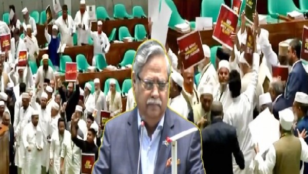 ত্রয়োদশ জাতীয় সংসদে দেওয়া বক্তব্যে দিচ্ছেন রাষ্ট্রপতি মো. সাহাবুদ্দিন