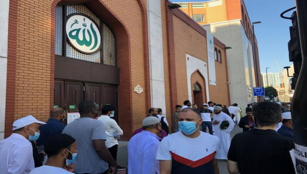 বিলেতে ঈদের দিন ঈদের নামাজের পর কাজে ফিরছেন বাংলাদেশী মুসলিমরা