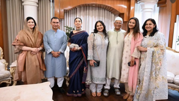 প্রধানমন্ত্রীর পরিবারের সঙ্গে ড. ইউনূসের ঈদের শুভেচ্ছা বিনিময়