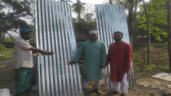 আর-রাহমান এডুকেশন ট্রাস্ট ইউকে উদ্যেগে টিন বিতরণ