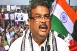 টানা আন্দোলনের মুখে ভারতের শিক্ষামন্ত্রীর...